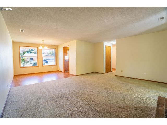 1742 Ne RAYWANDA Ct, Salem, OR 97301