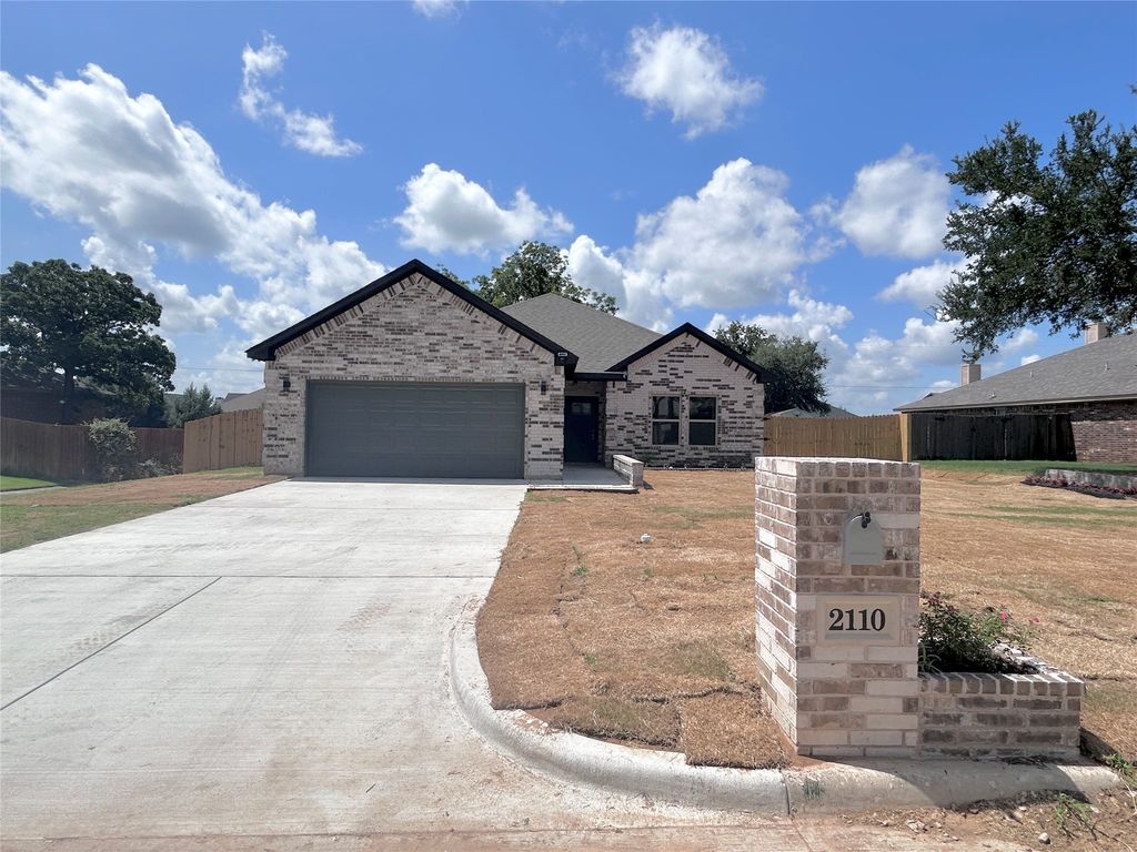 2110 Ridgewood Drive, Bridgeport, TX 76426