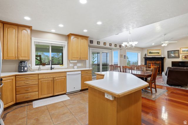 223 DEERHOLLOW CIR, North Salt Lake, UT 84054