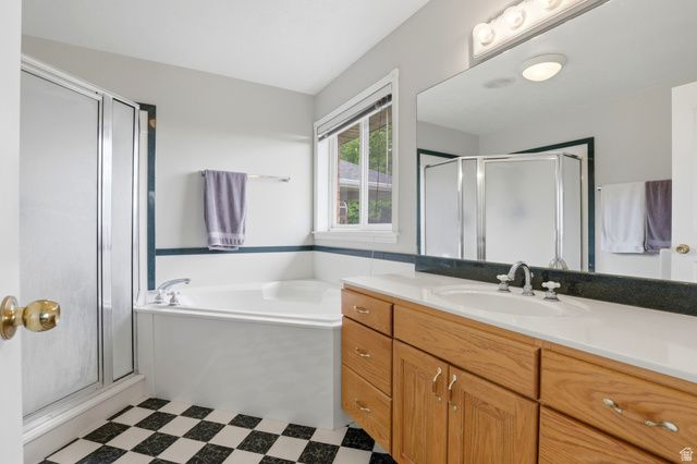 223 DEERHOLLOW CIR, North Salt Lake, UT 84054