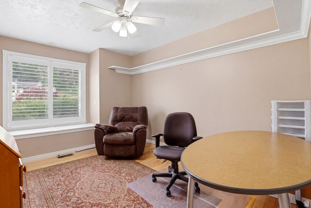 223 DEERHOLLOW CIR, North Salt Lake, UT 84054