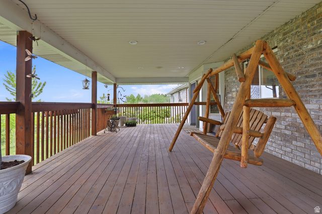 223 DEERHOLLOW CIR, North Salt Lake, UT 84054