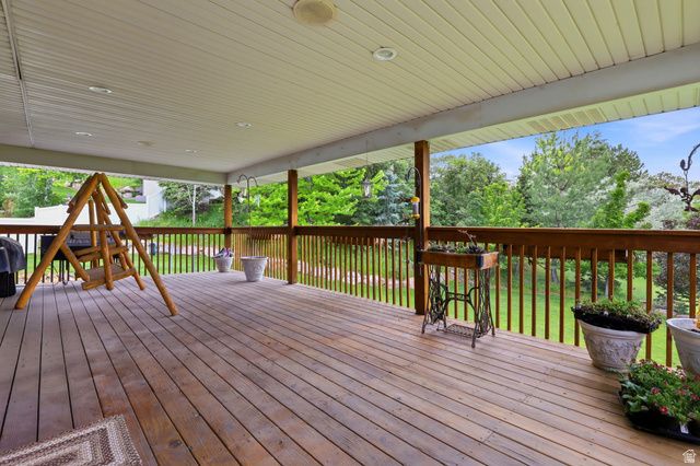 223 DEERHOLLOW CIR, North Salt Lake, UT 84054