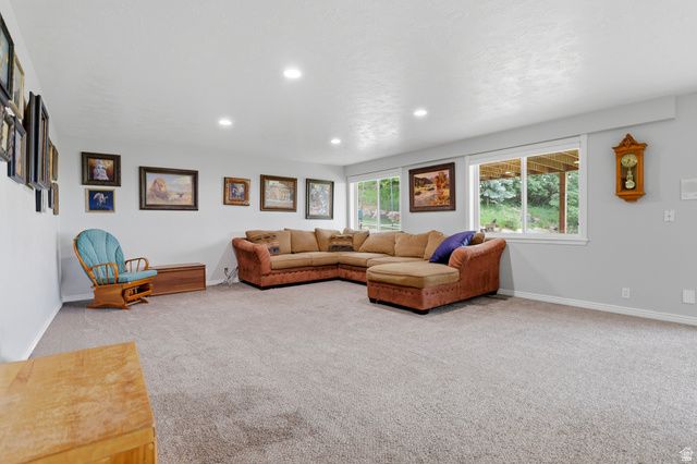 223 DEERHOLLOW CIR, North Salt Lake, UT 84054