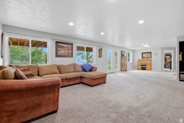 223 DEERHOLLOW CIR, North Salt Lake, UT 84054