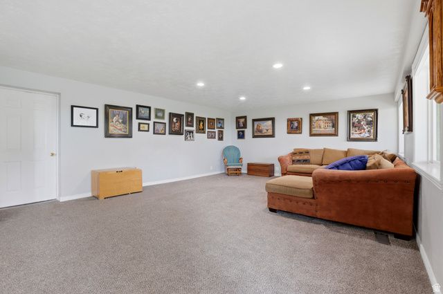223 DEERHOLLOW CIR, North Salt Lake, UT 84054