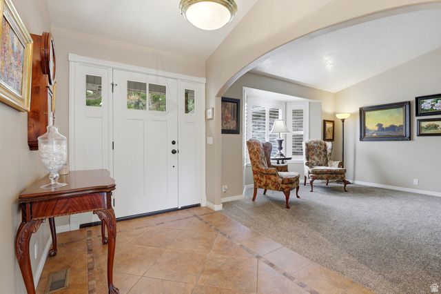 223 DEERHOLLOW CIR, North Salt Lake, UT 84054