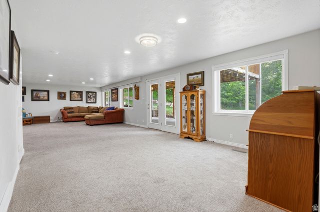 223 DEERHOLLOW CIR, North Salt Lake, UT 84054