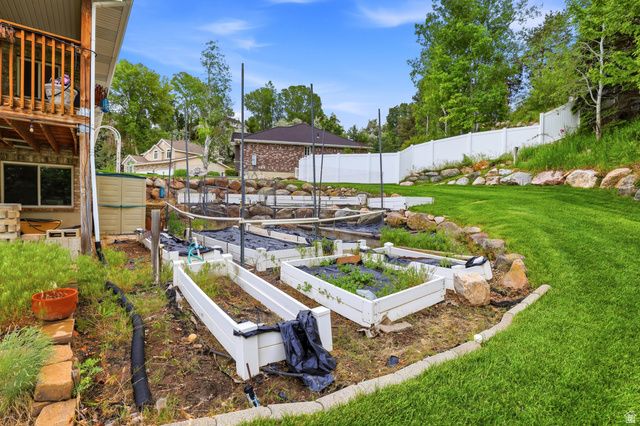 223 DEERHOLLOW CIR, North Salt Lake, UT 84054