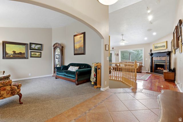 223 DEERHOLLOW CIR, North Salt Lake, UT 84054