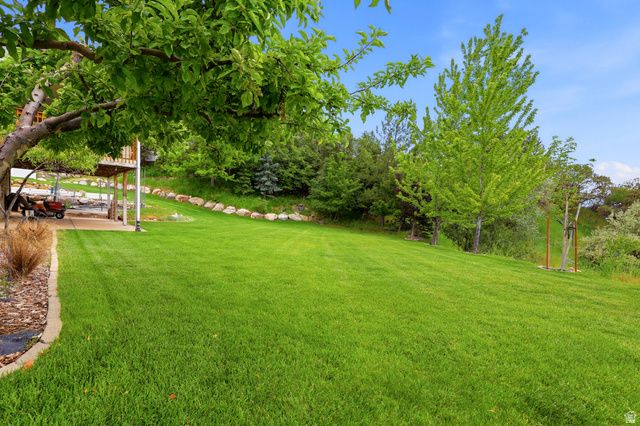 223 DEERHOLLOW CIR, North Salt Lake, UT 84054