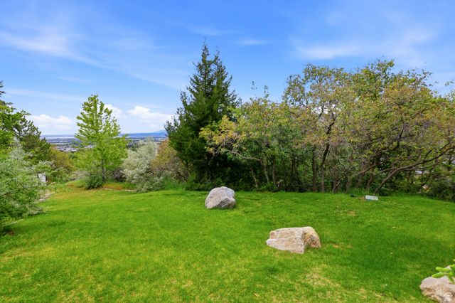 223 DEERHOLLOW CIR, North Salt Lake, UT 84054