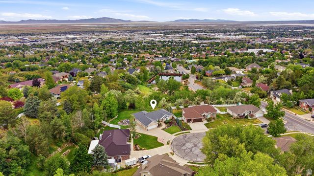 223 DEERHOLLOW CIR, North Salt Lake, UT 84054