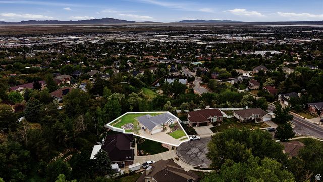 223 DEERHOLLOW CIR, North Salt Lake, UT 84054