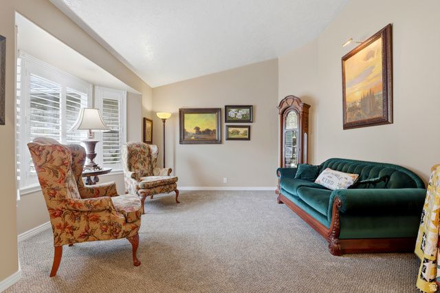 223 DEERHOLLOW CIR, North Salt Lake, UT 84054