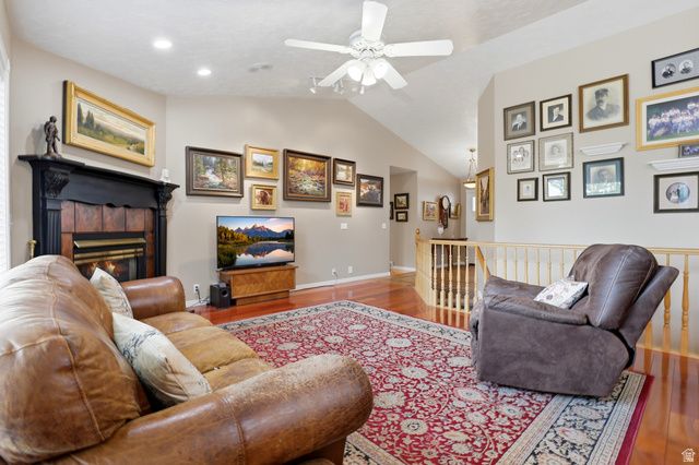 223 DEERHOLLOW CIR, North Salt Lake, UT 84054