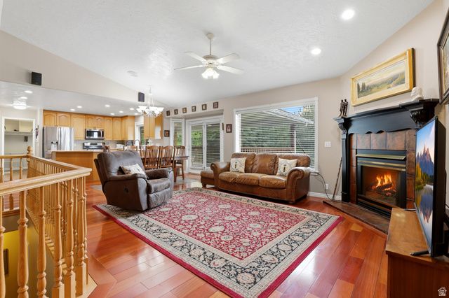223 DEERHOLLOW CIR, North Salt Lake, UT 84054