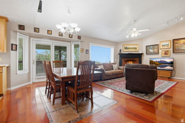 223 DEERHOLLOW CIR, North Salt Lake, UT 84054