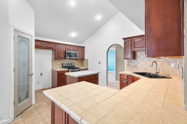 1726 Nesting Place, El Paso, TX 79936