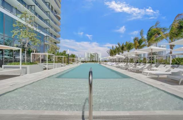 580 72nd 1713, Miami Beach, FL 33141