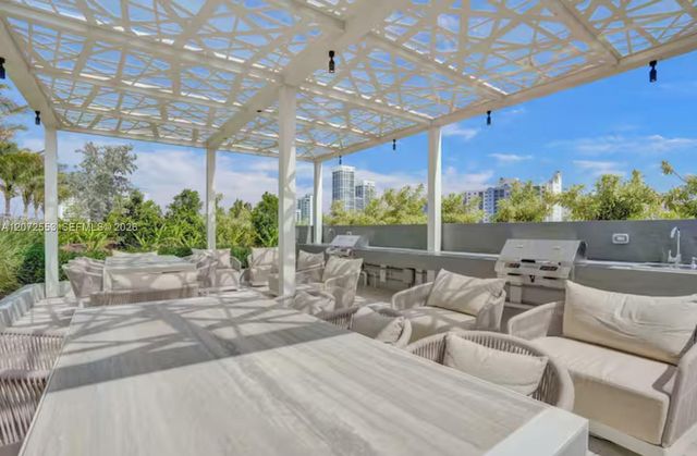 580 72nd 1713, Miami Beach, FL 33141