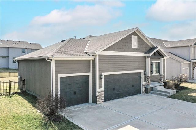 1829 NE Riley Drive, Lee's Summit, MO 64086