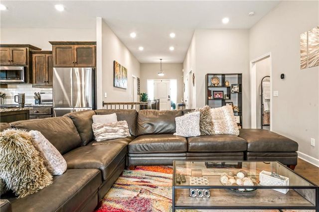 1829 NE Riley Drive, Lee's Summit, MO 64086