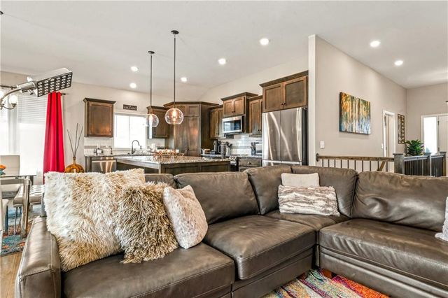 1829 NE Riley Drive, Lee's Summit, MO 64086