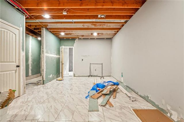 1829 NE Riley Drive, Lee's Summit, MO 64086