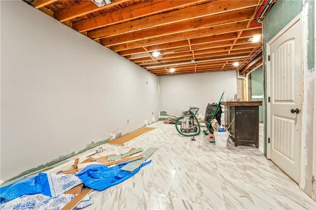 1829 NE Riley Drive, Lee's Summit, MO 64086