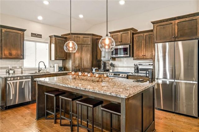 1829 NE Riley Drive, Lee's Summit, MO 64086