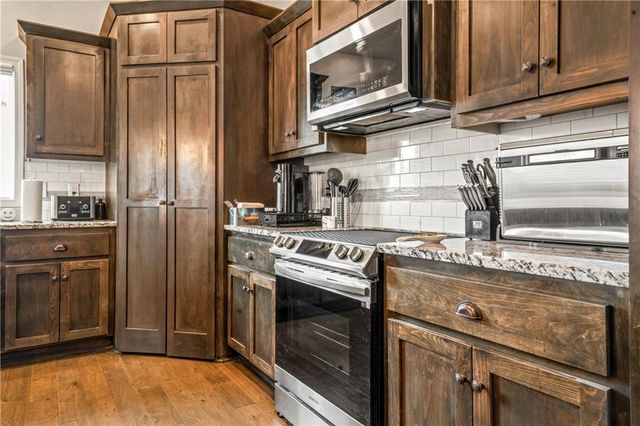 1829 NE Riley Drive, Lee's Summit, MO 64086