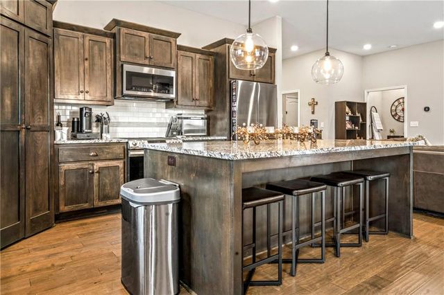 1829 NE Riley Drive, Lee's Summit, MO 64086