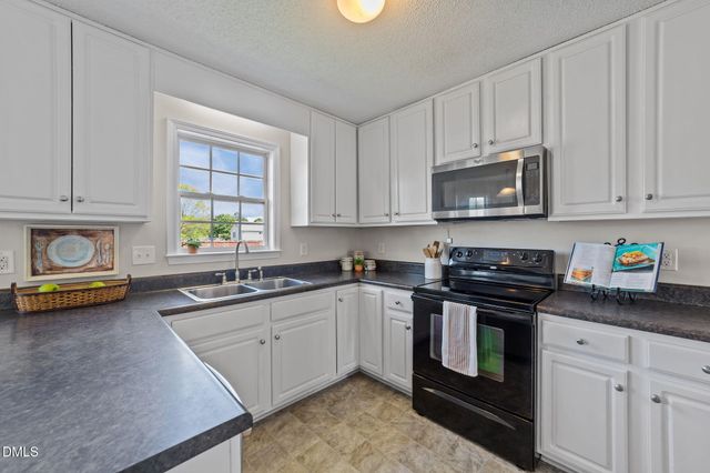 137 Woodglen Drive, Clayton, NC 27527