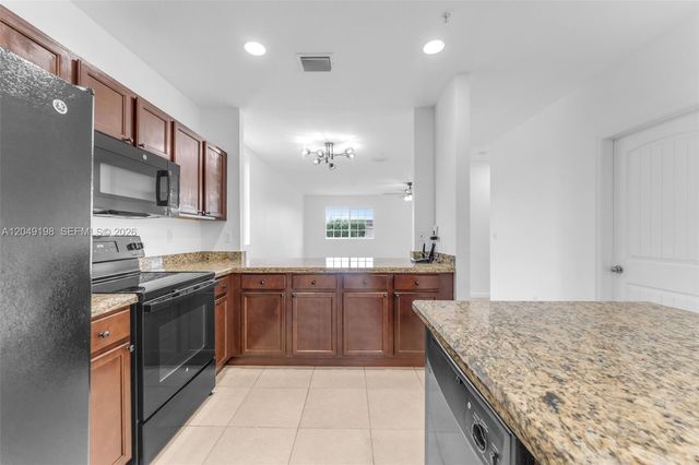 27021 SW 140th Path 27021, Homestead, FL 33032