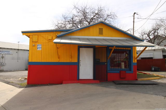 439 Fredericksburg, San Antonio, TX 78201