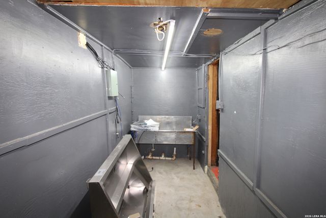 439 Fredericksburg, San Antonio, TX 78201