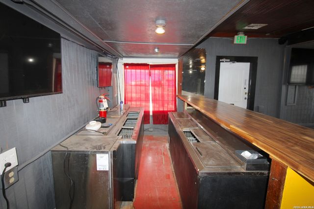439 Fredericksburg, San Antonio, TX 78201