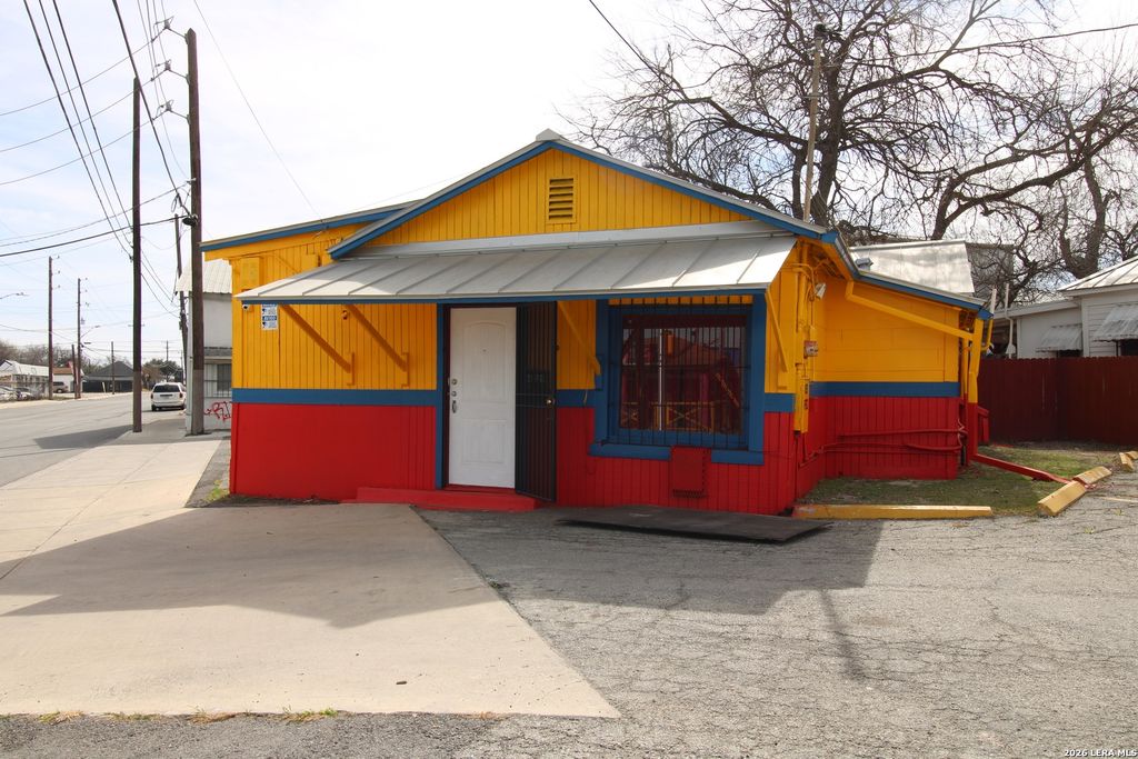 439 Fredericksburg, San Antonio, TX 78201