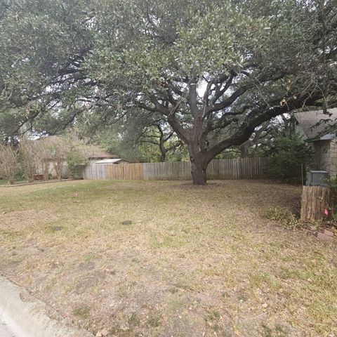 1609 Century Oaks DR, Lockhart, TX 78644