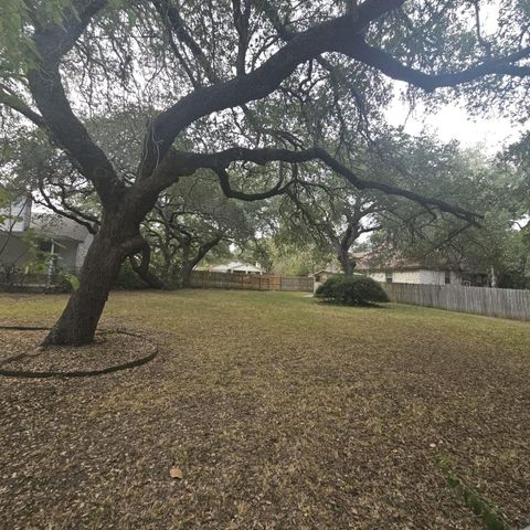 1609 Century Oaks DR, Lockhart, TX 78644