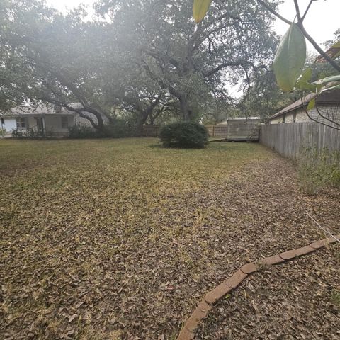1609 Century Oaks DR, Lockhart, TX 78644