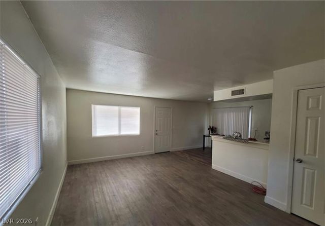 5126 Golden Lane A, Las Vegas, NV 89119