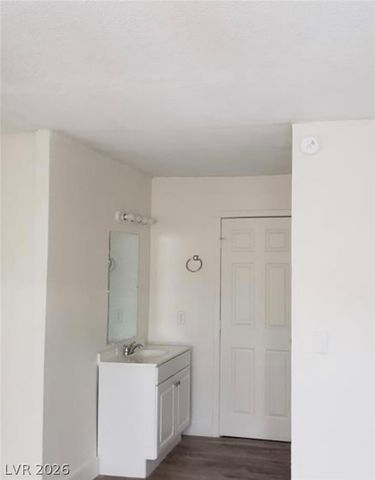 5126 Golden Lane A, Las Vegas, NV 89119