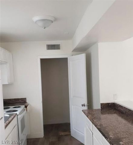 5126 Golden Lane A, Las Vegas, NV 89119