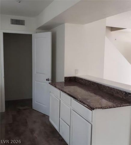 5126 Golden Lane A, Las Vegas, NV 89119