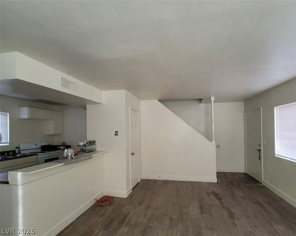 5126 Golden Lane A, Las Vegas, NV 89119