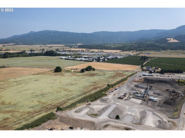 90611 COBURG Rd, Eugene, OR 97408