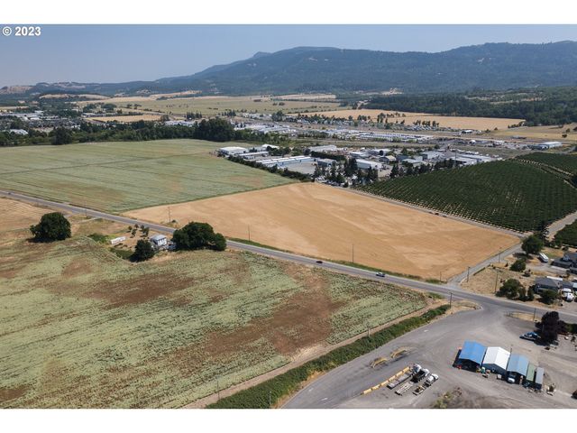 90611 COBURG Rd, Eugene, OR 97408