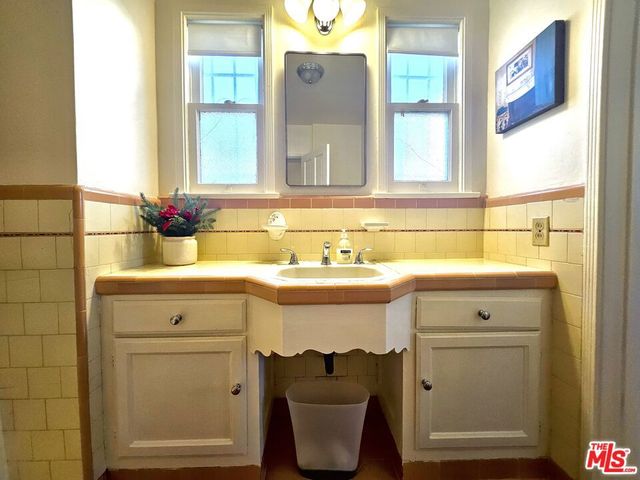 2211 W 78th Place, Inglewood, CA 90305